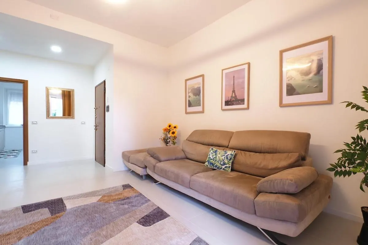 Melody'S Garden House Daire Como 0*,